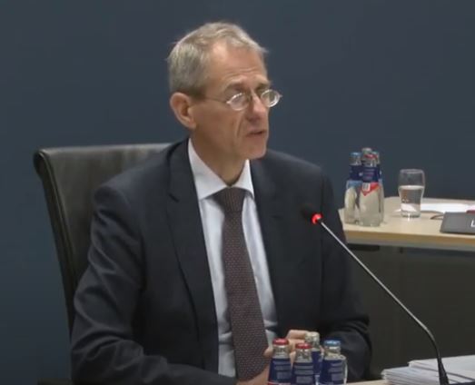 Voormalig DG Belastingdienst Uijlenbroek verwijt ten onrechte gastouderbureau van fouten