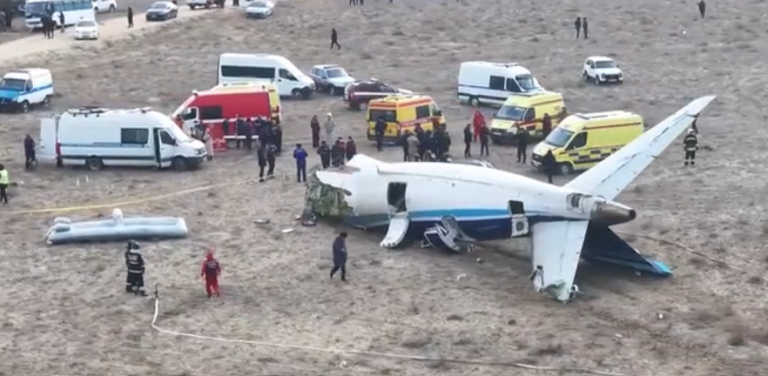 What happed to Azerbaijan Airlines flight AHY8243 which crashed near Aktau?
