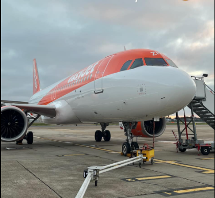 easyJet slightly adjusts its livery