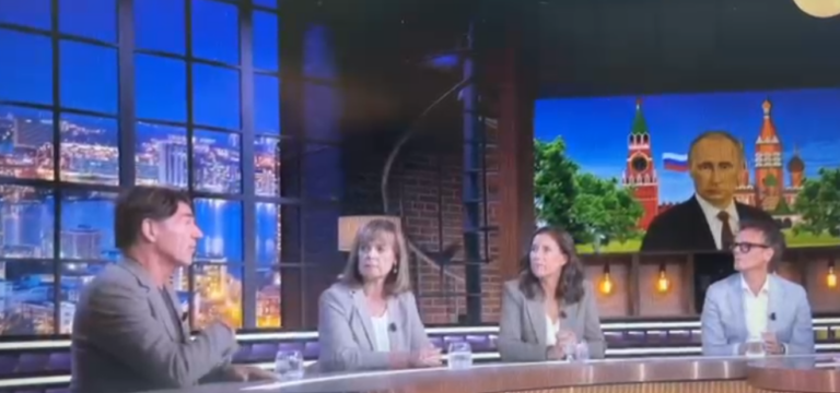 Onzin van Twan Huys “gisteren is er bijna een vliegtuig uit de lucht gehaald”