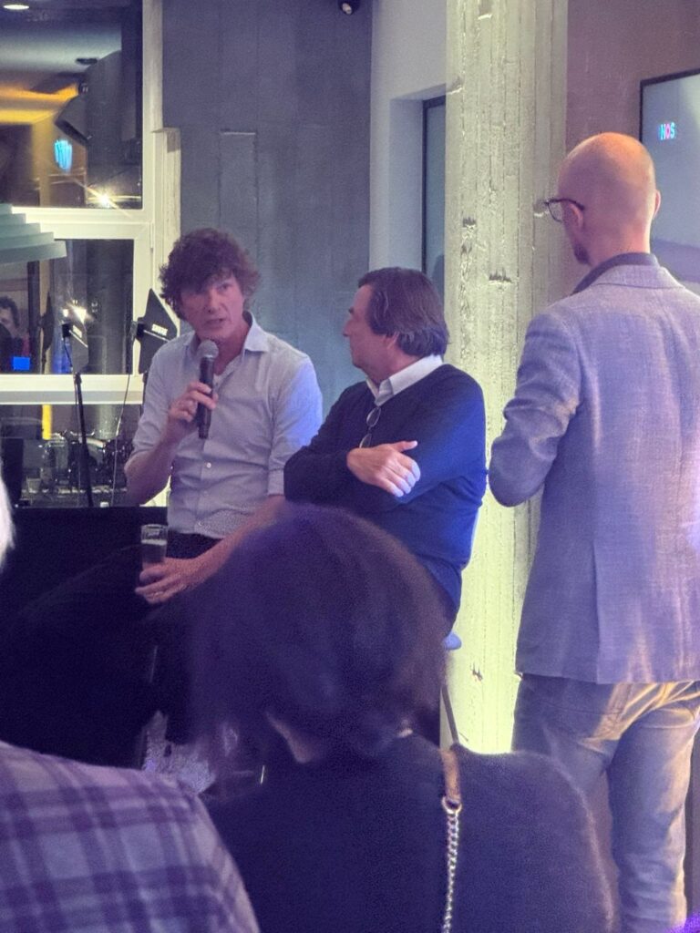 Connecting the dots. Zo werd informateur Hans Wijers voor de bus gegooid.